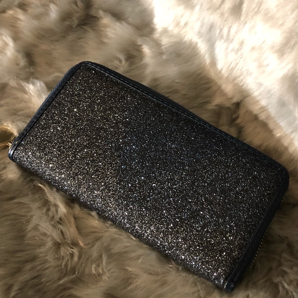 Blue sparkle wallet free with any other purchase. Just bundle it!